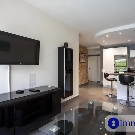 Air-conditioned House With Private Pool