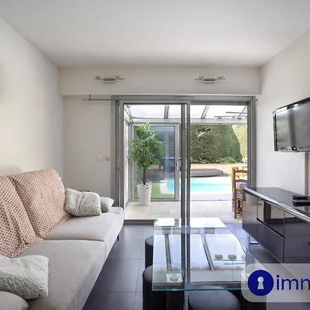 Air-conditioned House With Private Pool Holiday home *